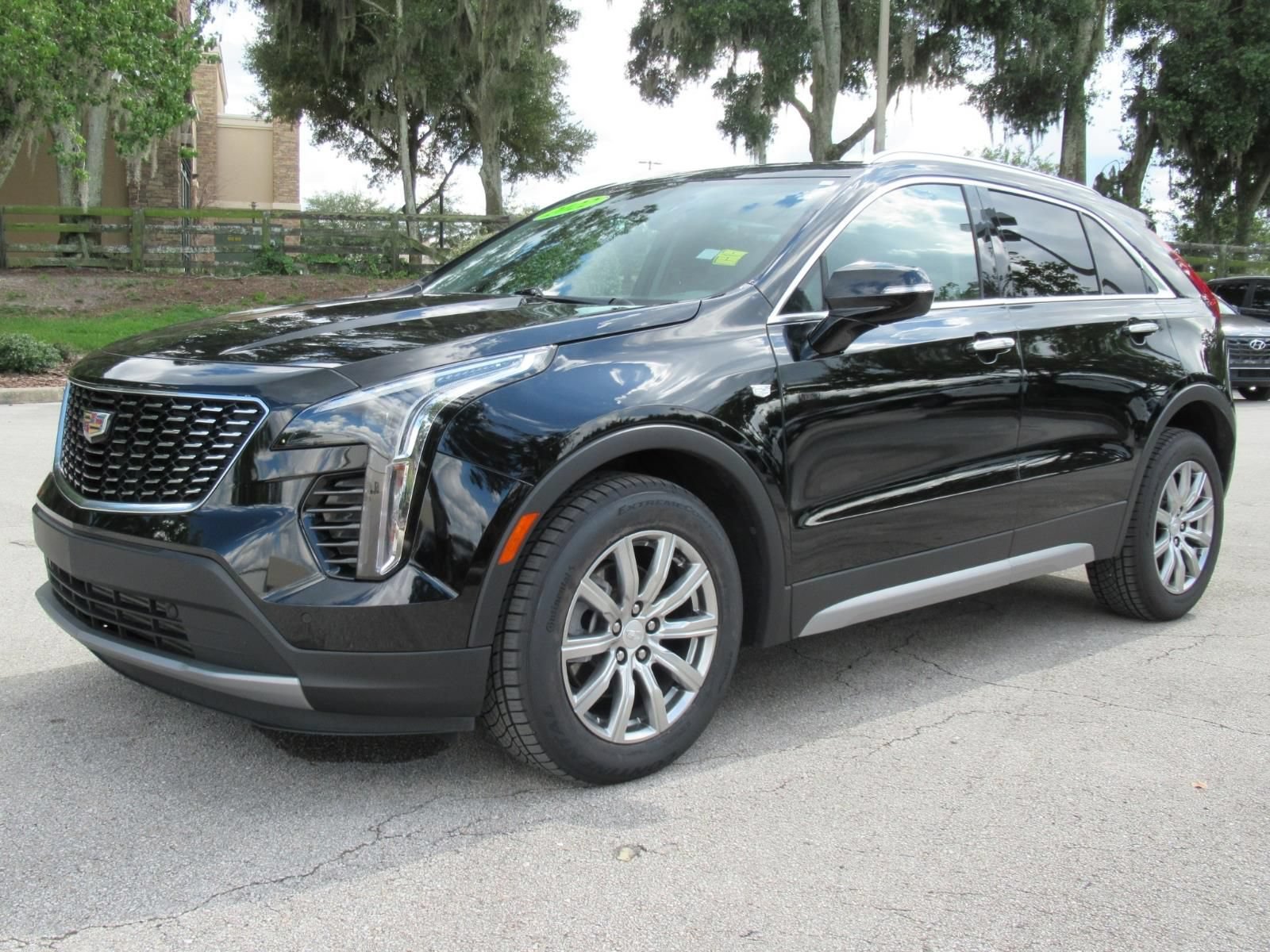 Used 2022 Cadillac XT4 Premium Luxury w/ Safety Alert Package AWD/4WD image 3