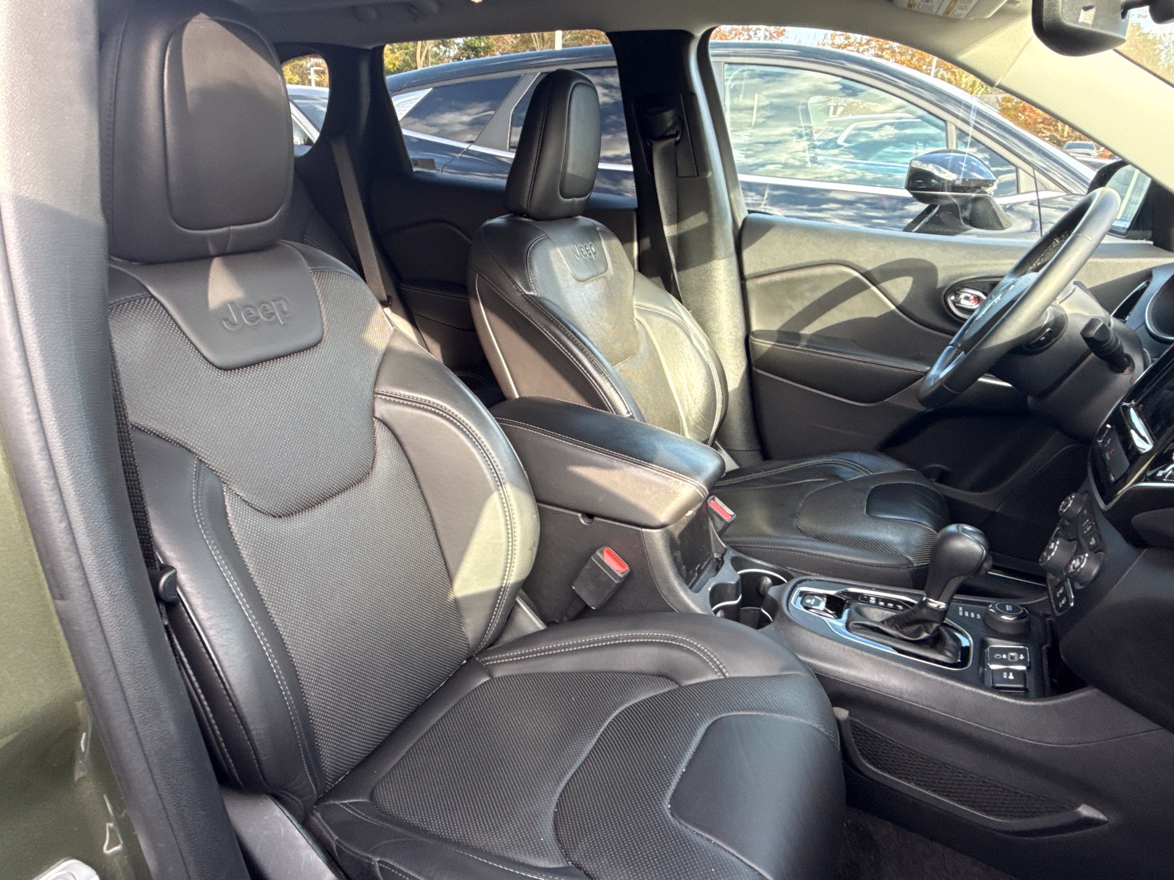 Used 2019 Jeep Cherokee Limited w/ Luxury Group AWD/4WD image 22