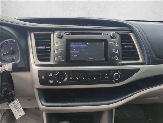 Used 2019 Toyota Highlander LE FWD image 16