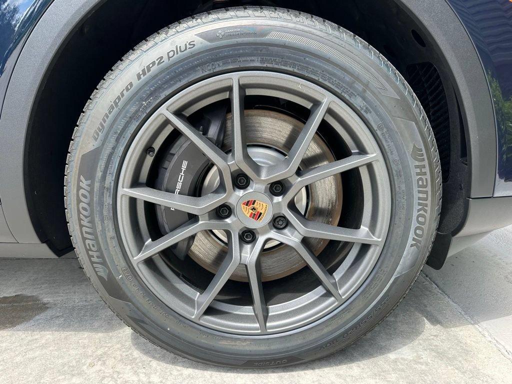 Certified 2025 Porsche Cayenne E-Hybrid Coupe AWD/4WD image 40