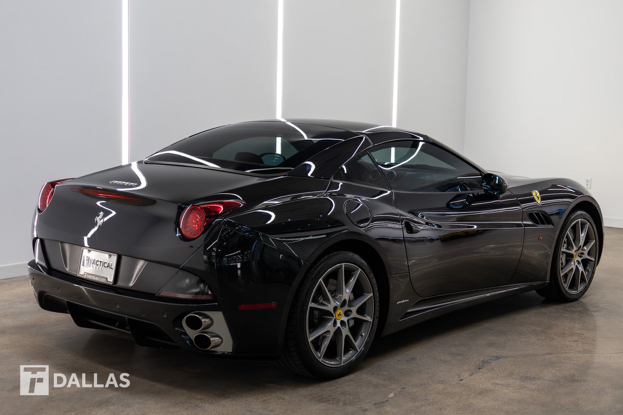 Used 2011 Ferrari California RWD image 15