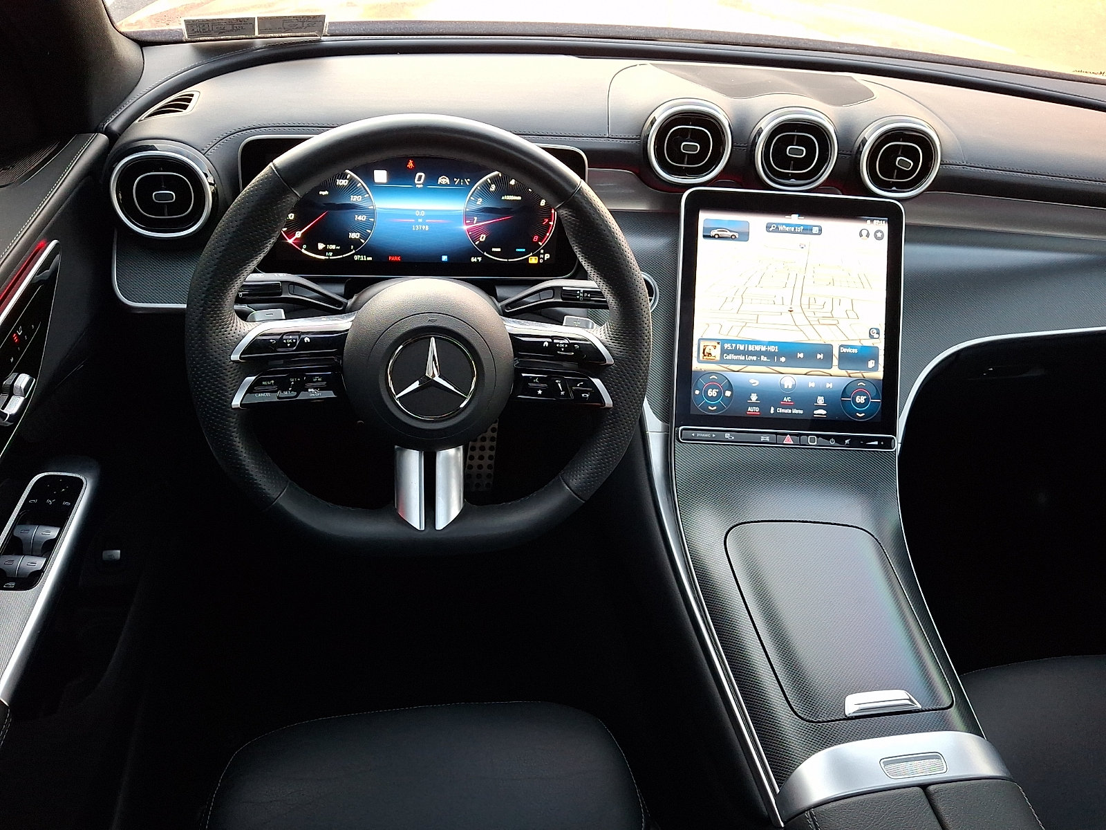 Used 2024 Mercedes-Benz GLC 300 4MATIC image 11