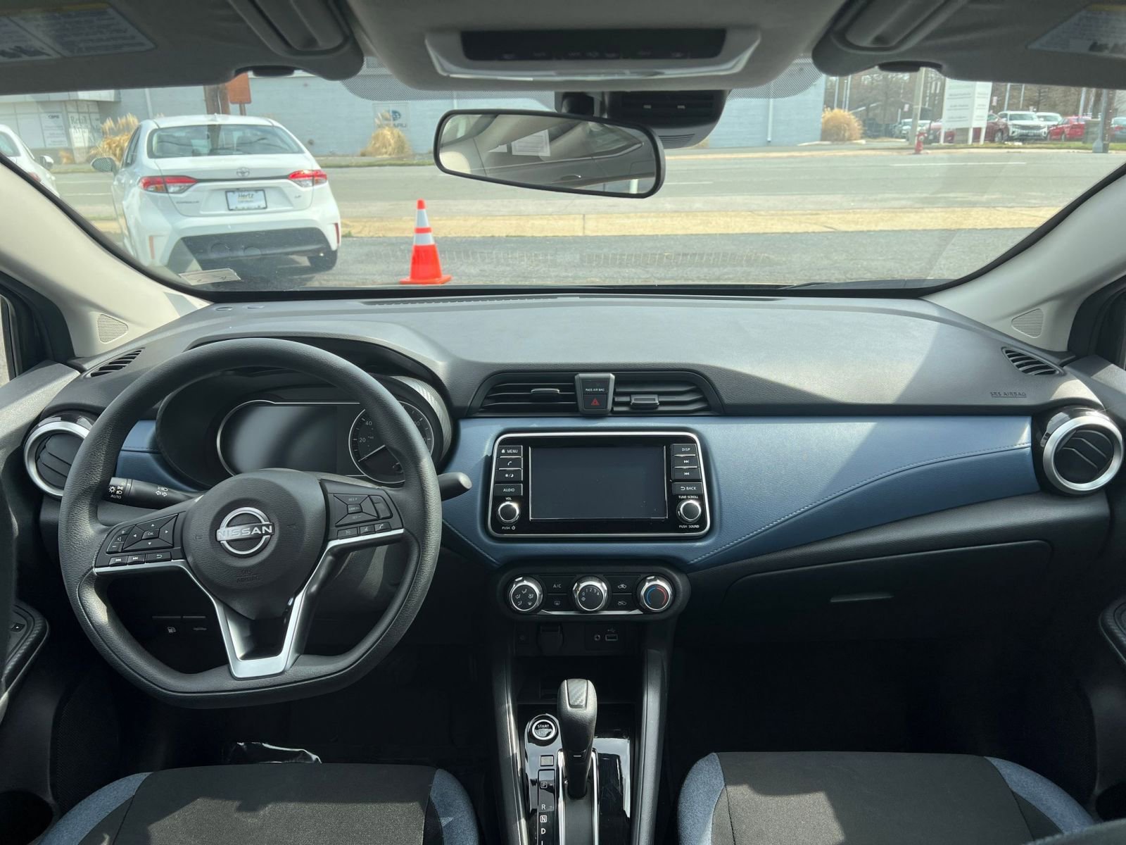 Used 2025 Nissan Versa SV w/ Trunk Package image 32