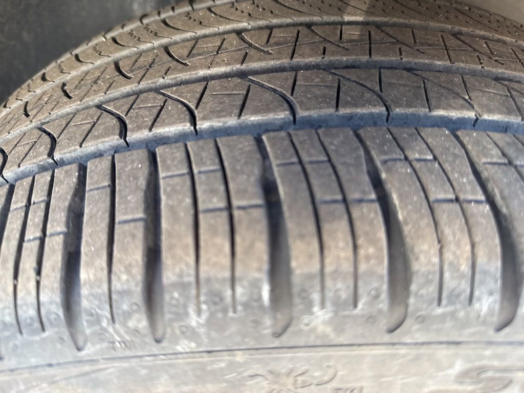 Used 2025 Volkswagen Tiguan SE R-Line image 10