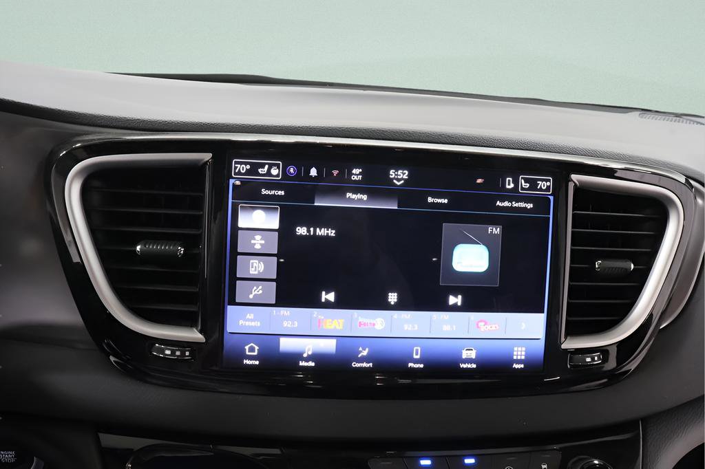 Used 2026 Chrysler Pacifica Select FWD image 11