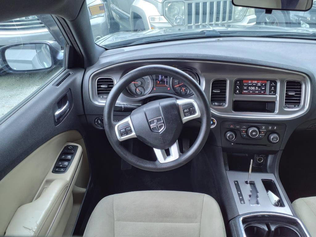 Used 2012 Dodge Charger SE RWD image 10