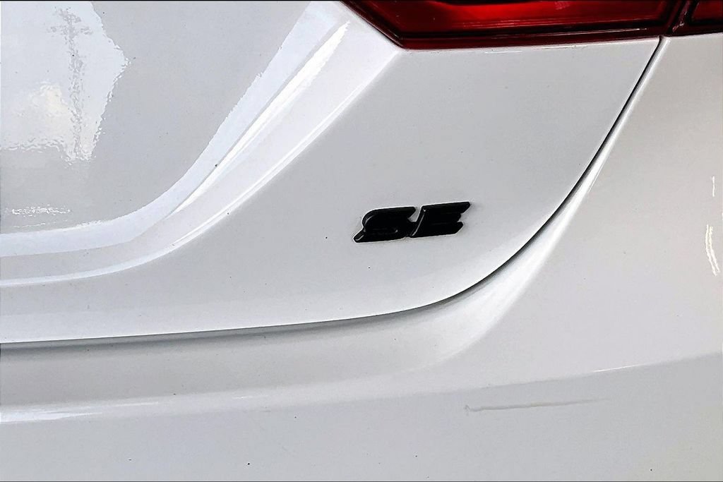 Used 2023 Toyota Camry SE FWD image 7
