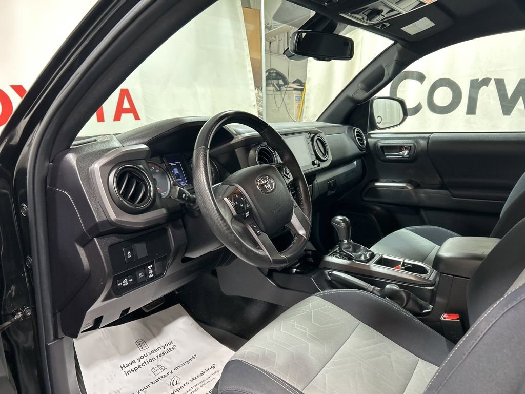 Used 2022 Toyota Tacoma TRD Off-Road AWD/4WD image 21