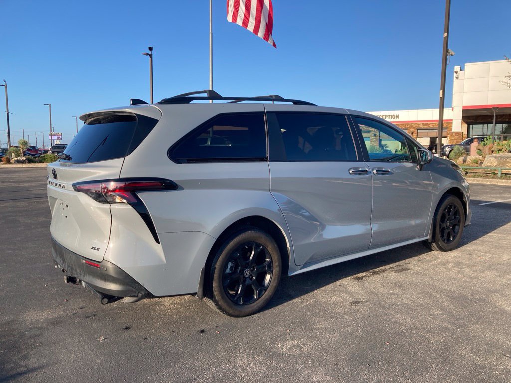 Certified 2025 Toyota Sienna XLE Woodland Edition AWD/4WD image 4
