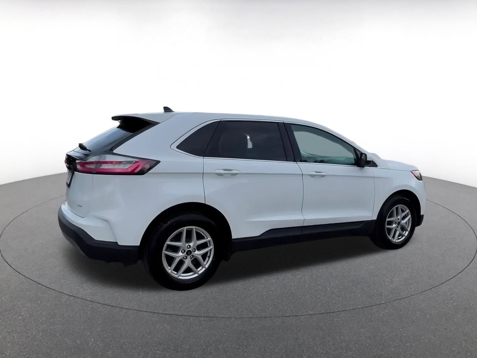 Used 2024 Ford Edge SEL image 12
