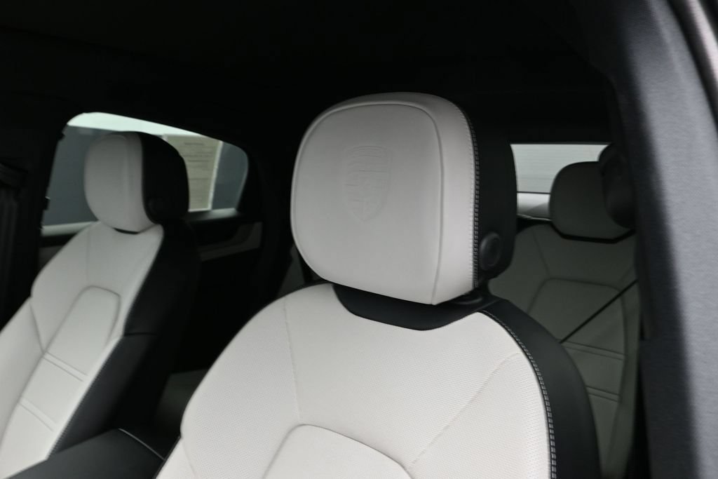 Certified 2025 Porsche Cayenne Coupe AWD/4WD image 16