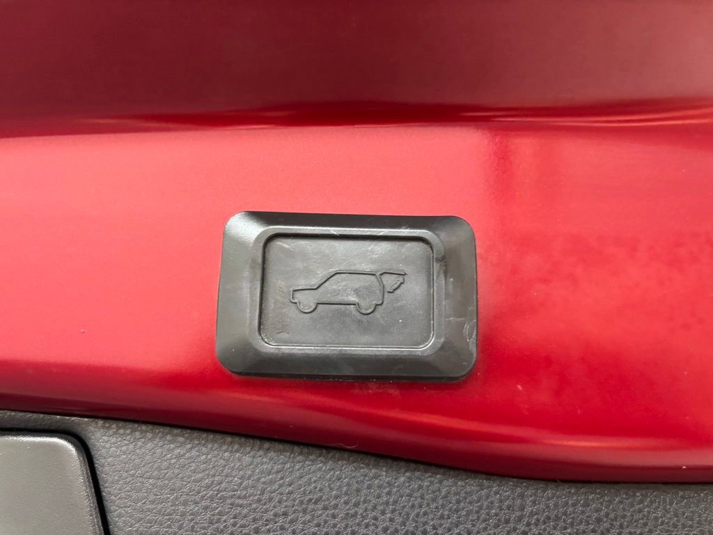 Used 2021 Toyota RAV4 XLE Premium AWD/4WD image 30