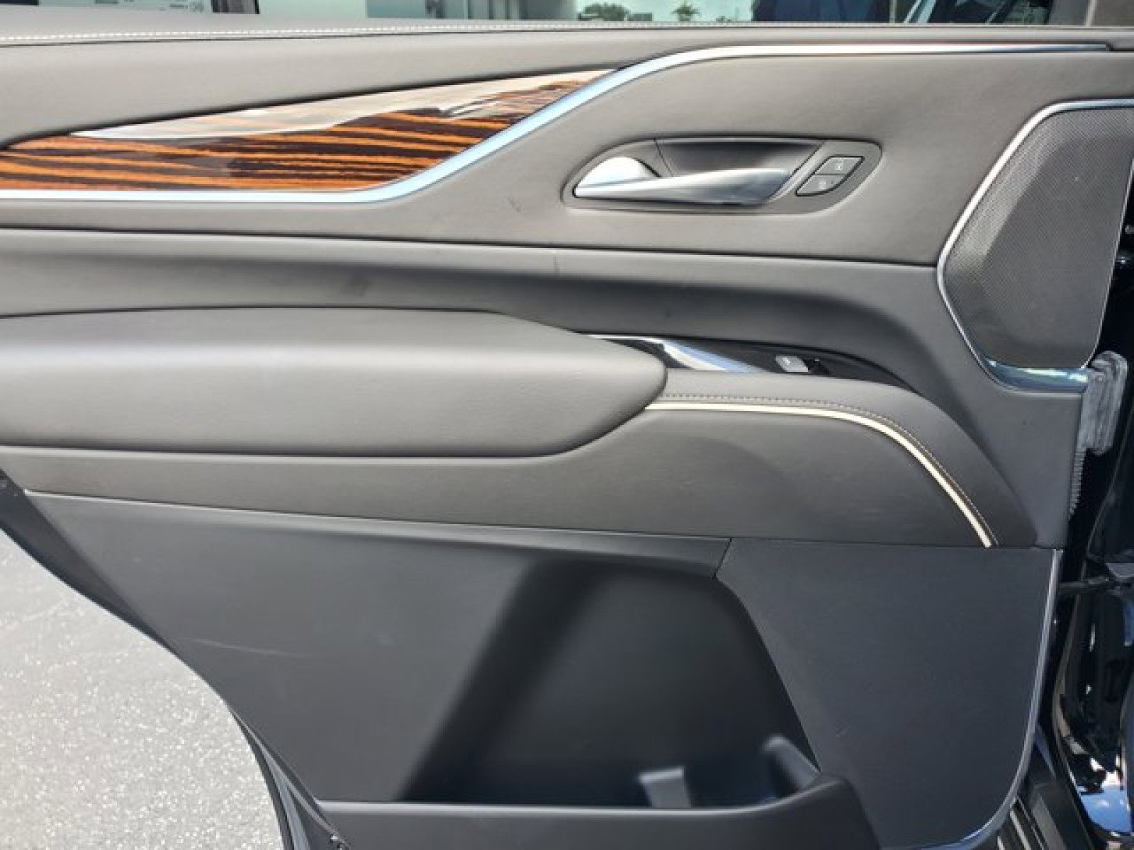 Used 2022 Cadillac Escalade Luxury image 31