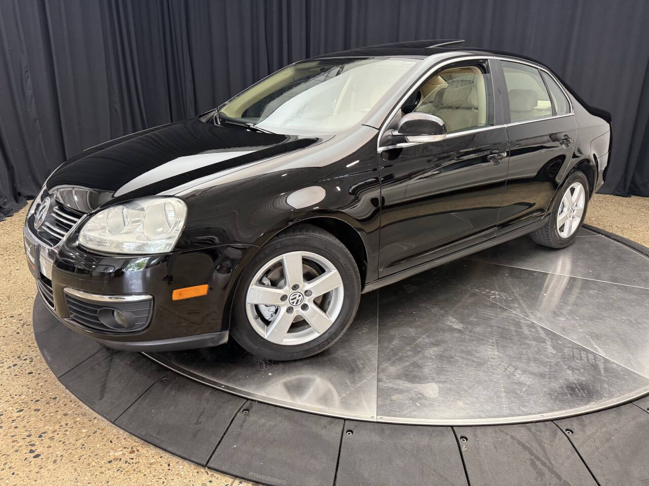 Used 2008 Volkswagen Jetta SE FWD image 2
