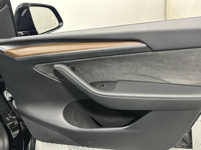 Used 2023 Tesla Model Y Long Range AWD/4WD image 24