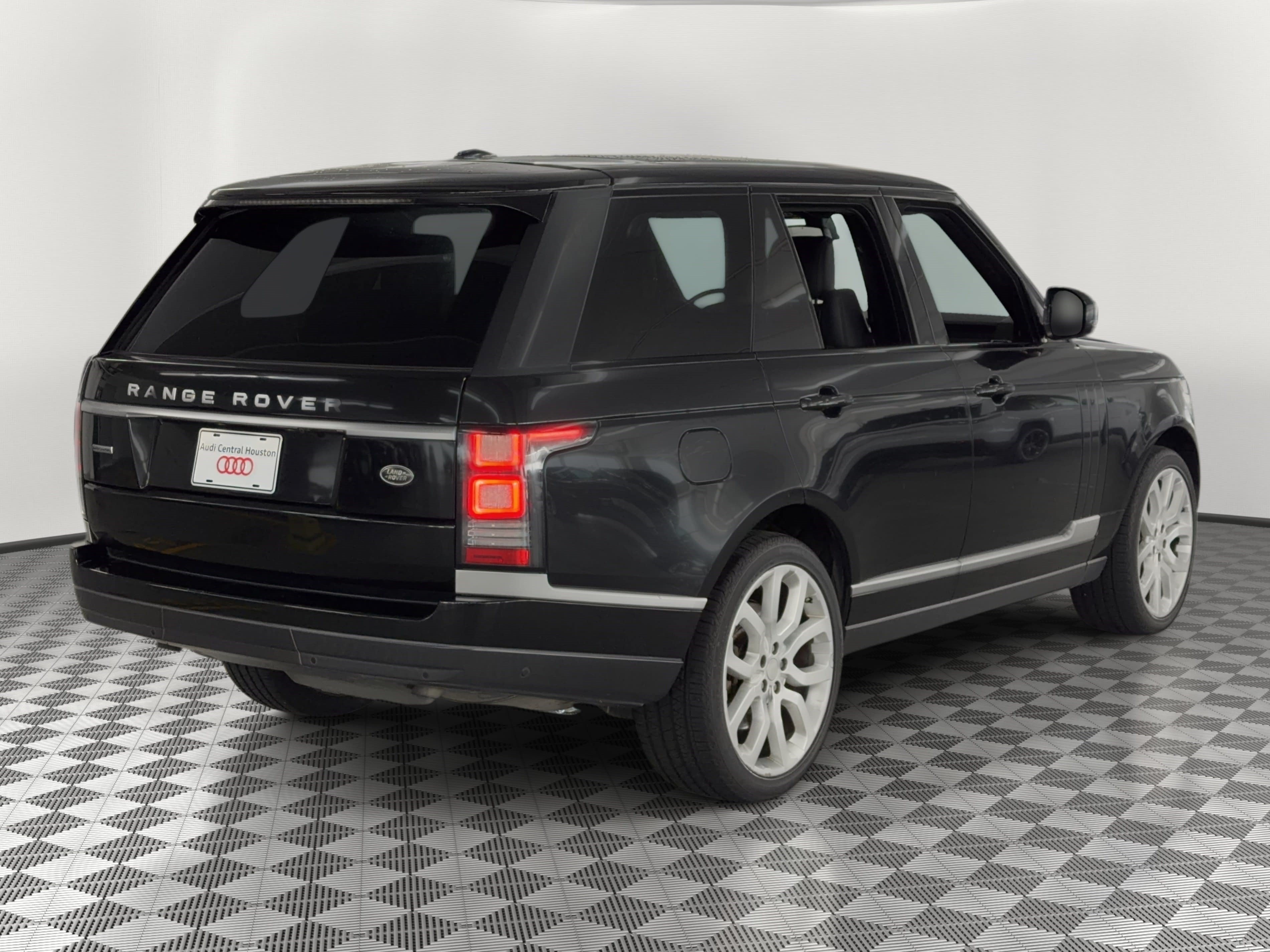 Used 2015 Land Rover Range Rover Supercharged AWD/4WD image 9