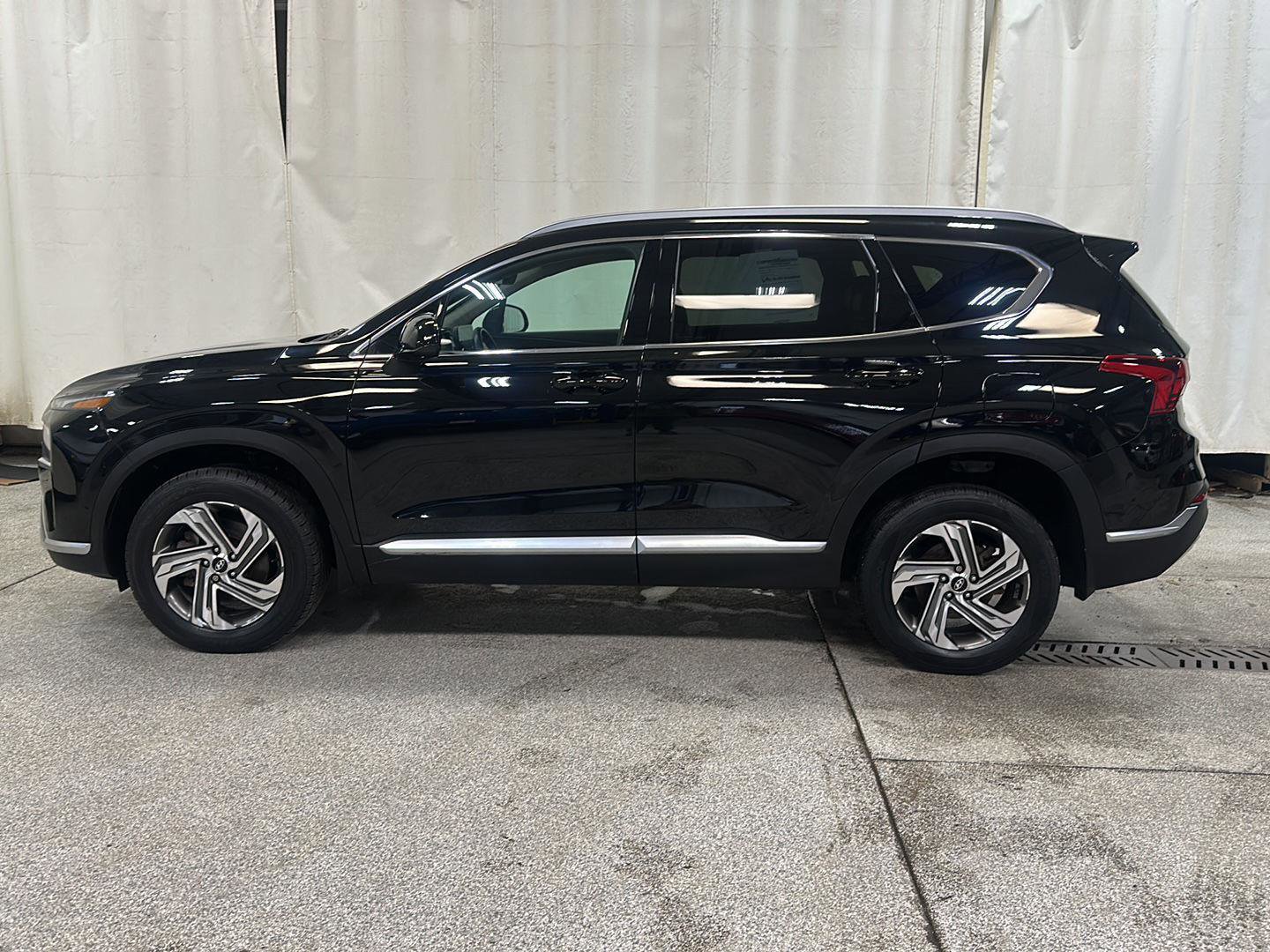Used 2022 Hyundai Santa Fe SEL image 2