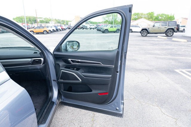 Used 2025 Kia Telluride S AWD/4WD image 13