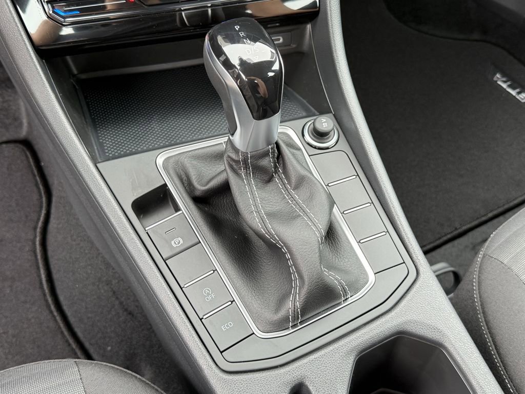 New 2026 Volkswagen Jetta SE FWD image 19