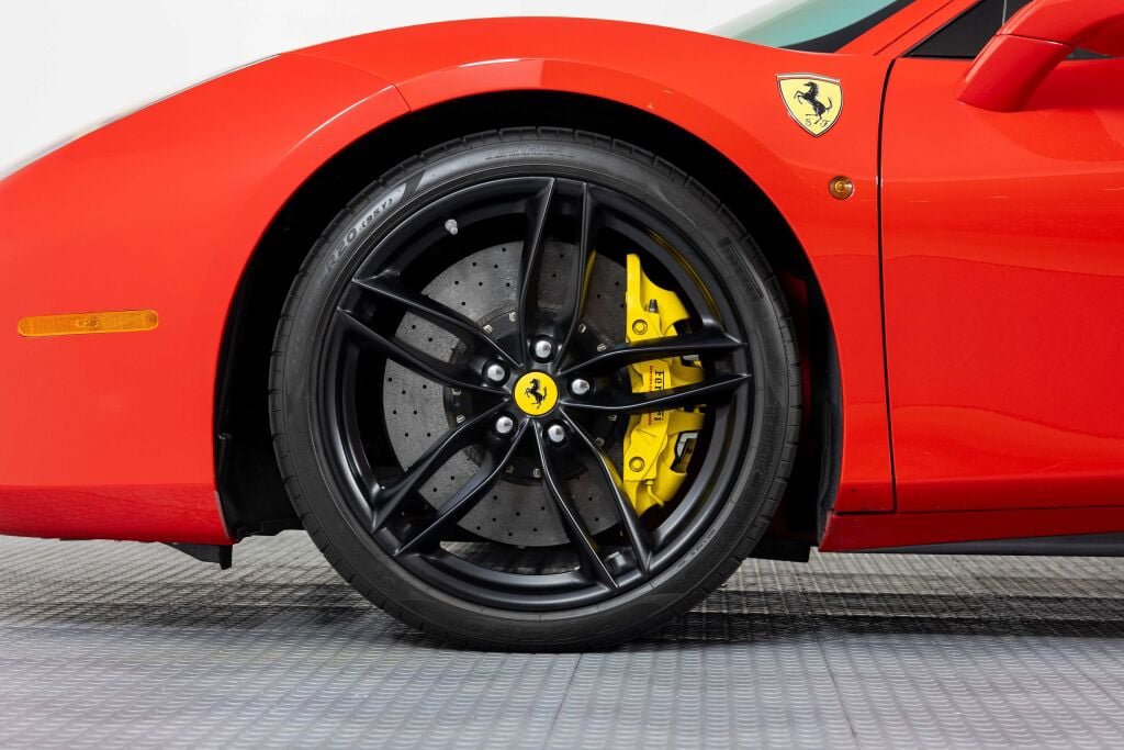 Used 2017 Ferrari 488 GTB RWD image 12