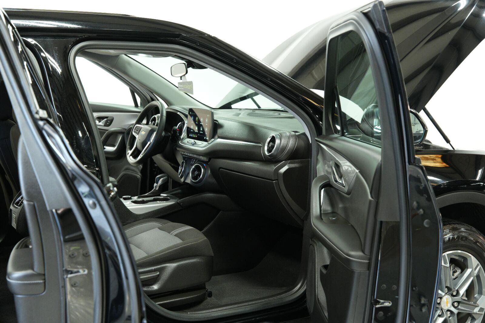 Certified 2025 Chevrolet Blazer LT FWD image 11