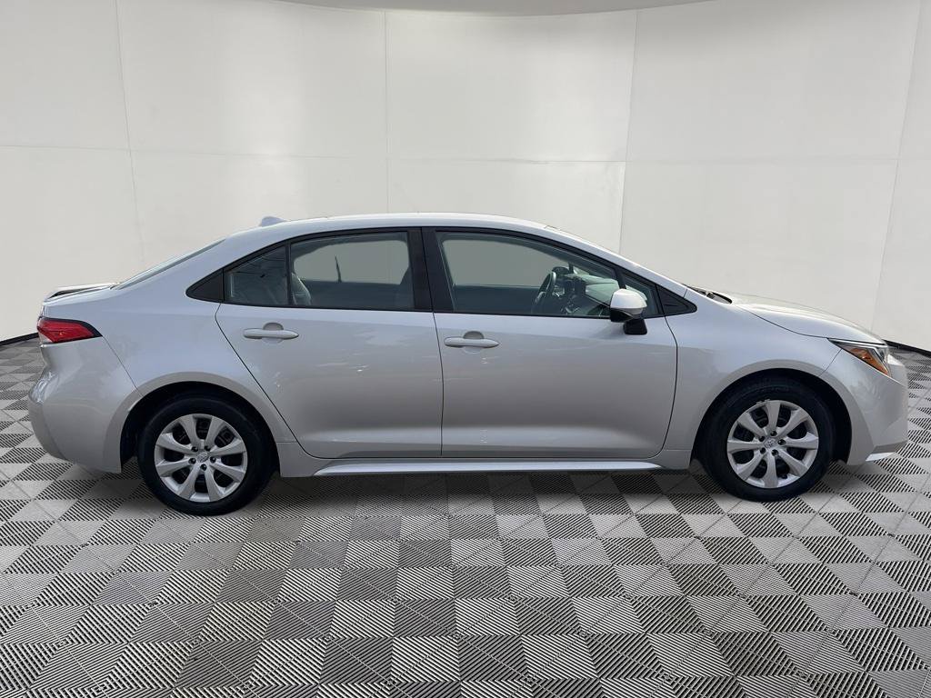 Used 2025 Toyota Corolla LE FWD image 9