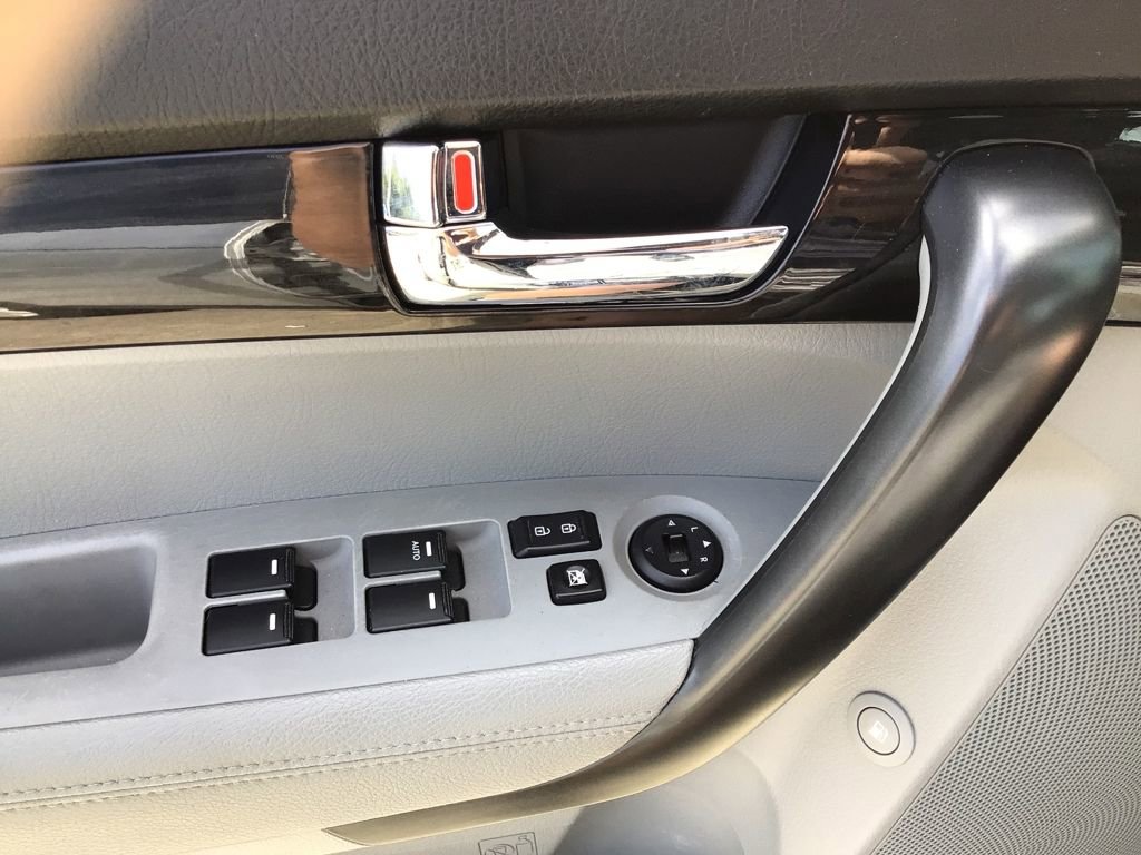 Used 2013 Kia Sorento LX w/ Third Row Pkg image 16