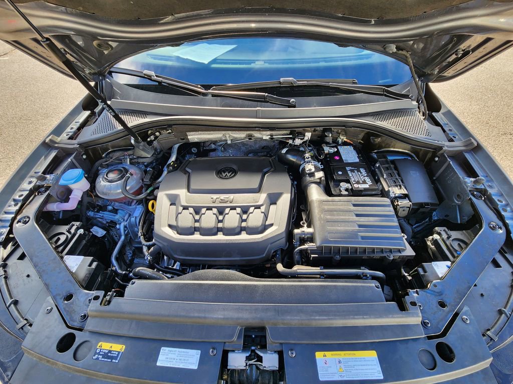 Certified 2024 Volkswagen Tiguan SE R-Line image 15