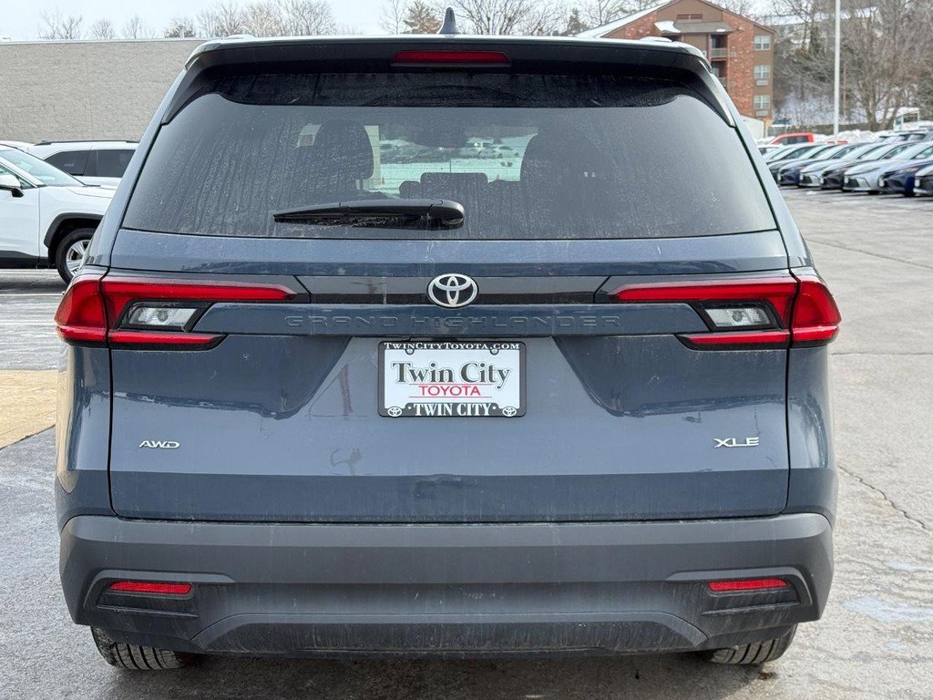 Certified 2025 Toyota Grand Highlander AWD image 5