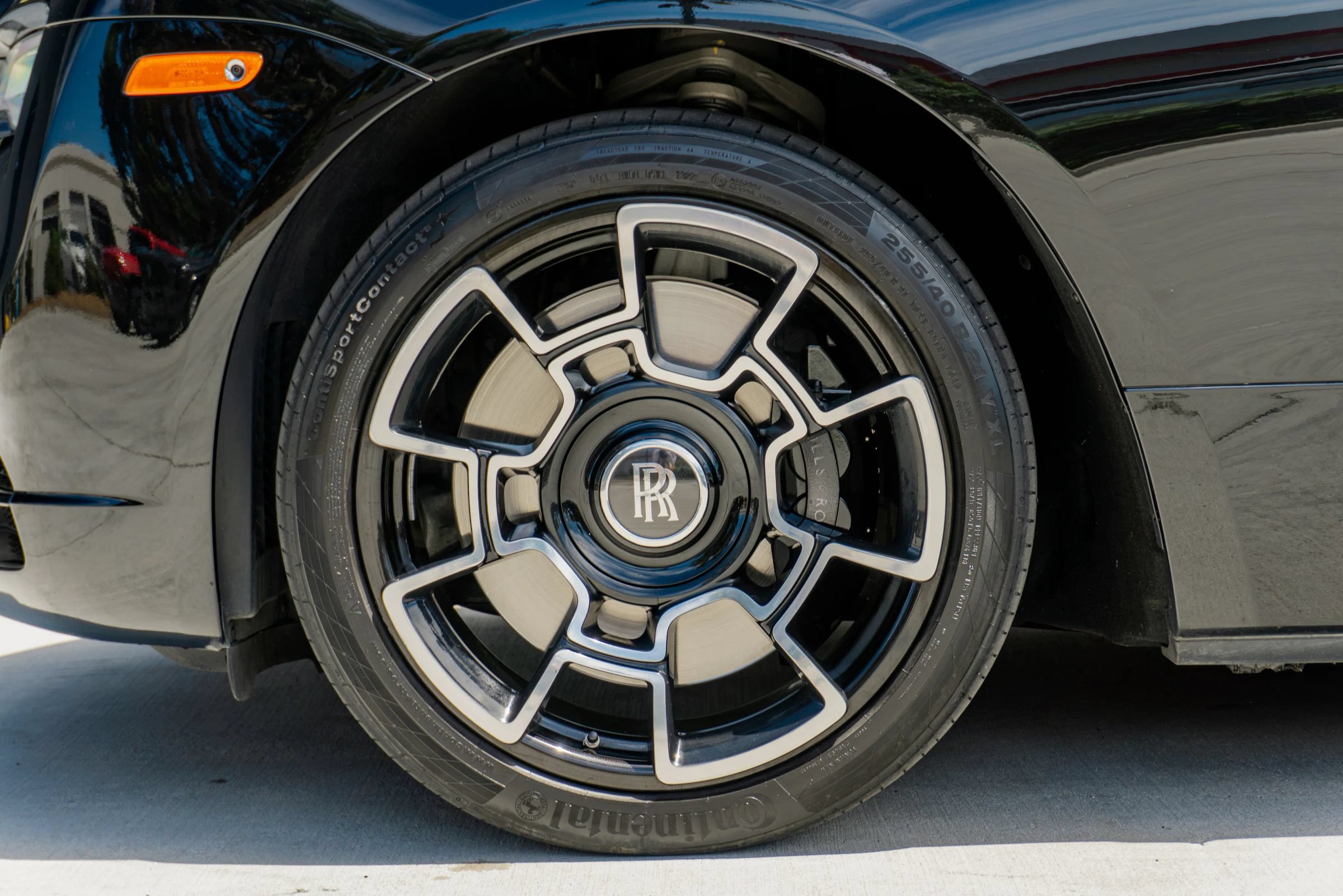 Used 2018 Rolls-Royce Dawn RWD image 19