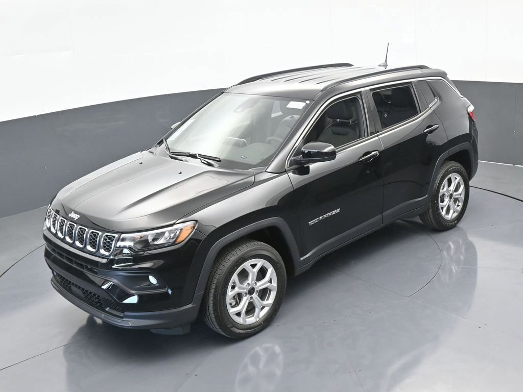 Used 2025 Jeep Compass Latitude image 43