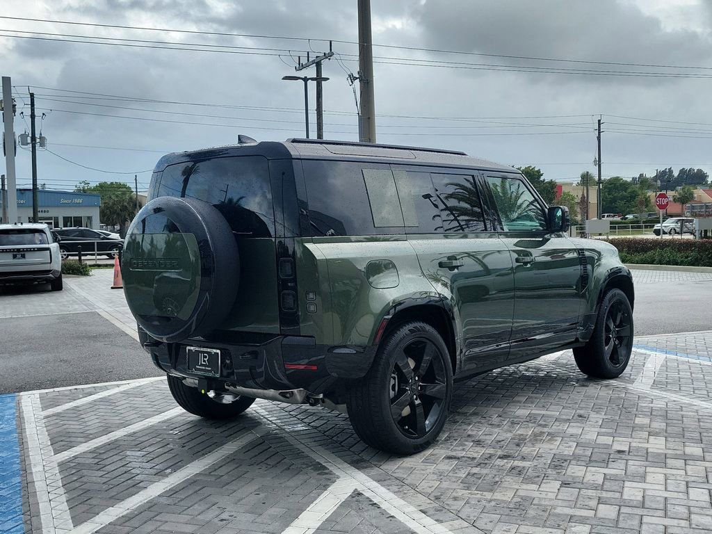 New 2026 Land Rover Defender 110 X-Dynamic SE image 5