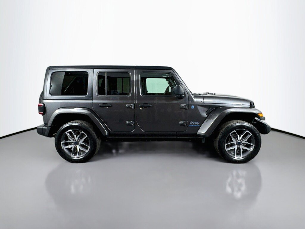 Used 2024 Jeep Wrangler Unlimited w/ Convenience Group AWD/4WD image 6