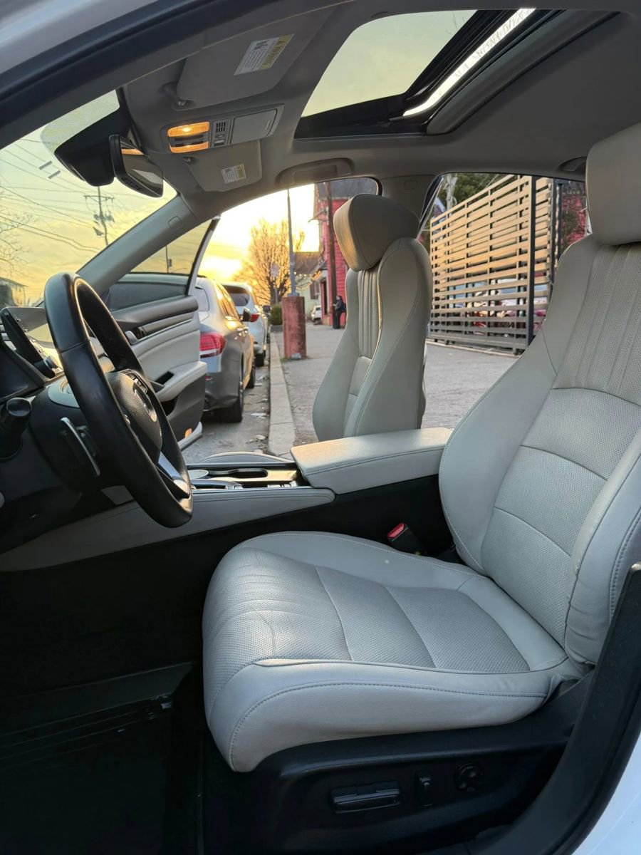 Used 2018 Honda Accord Touring image 10