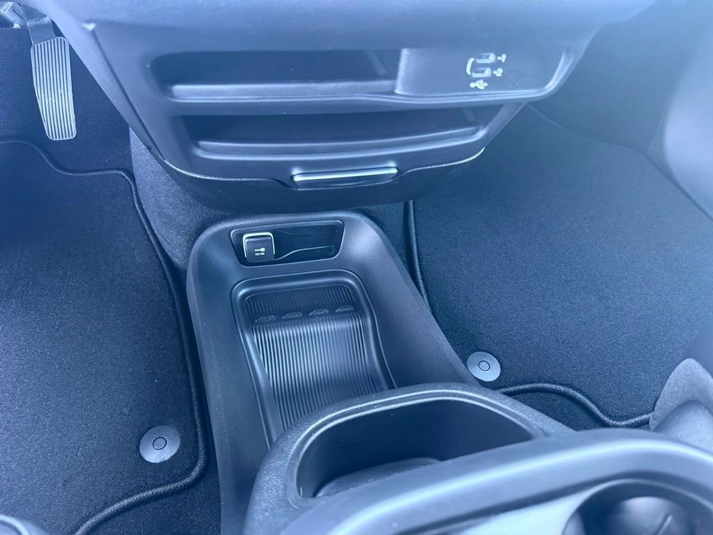 New 2026 Chrysler Pacifica Select image 16