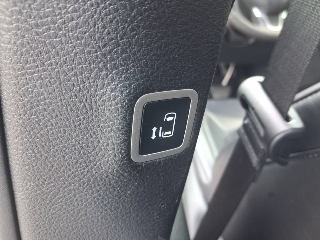 Used 2025 Chrysler Pacifica Select FWD image 24