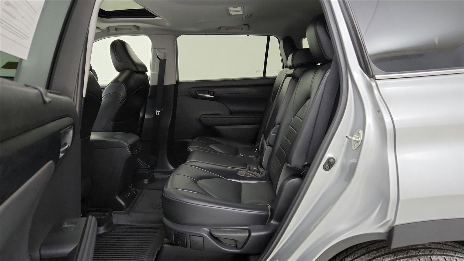 Used 2022 Toyota Highlander XLE image 18