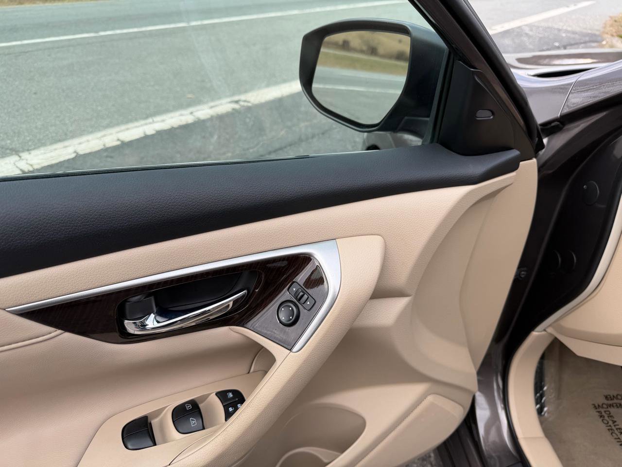 Used 2013 Nissan Altima 2.5 SL w/ Technology Pkg FWD image 11