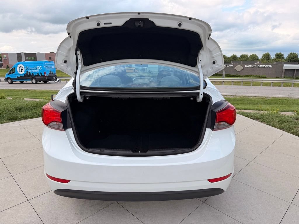 Used 2015 Hyundai Elantra SE FWD image 28