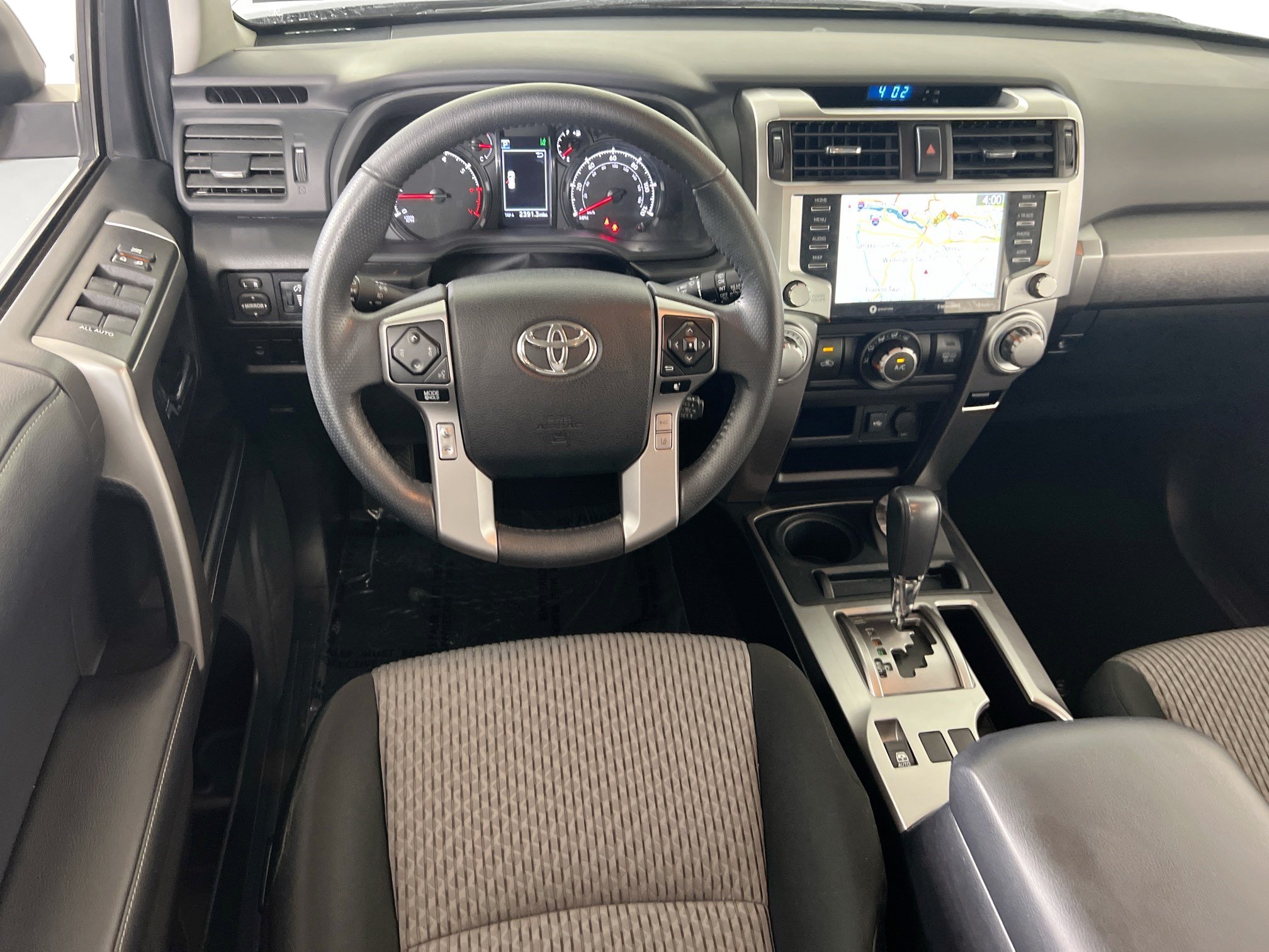 Used 2020 Toyota 4Runner SR5 AWD/4WD image 21