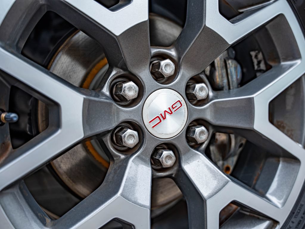 Used 2015 GMC Canyon SLE RWD image 11