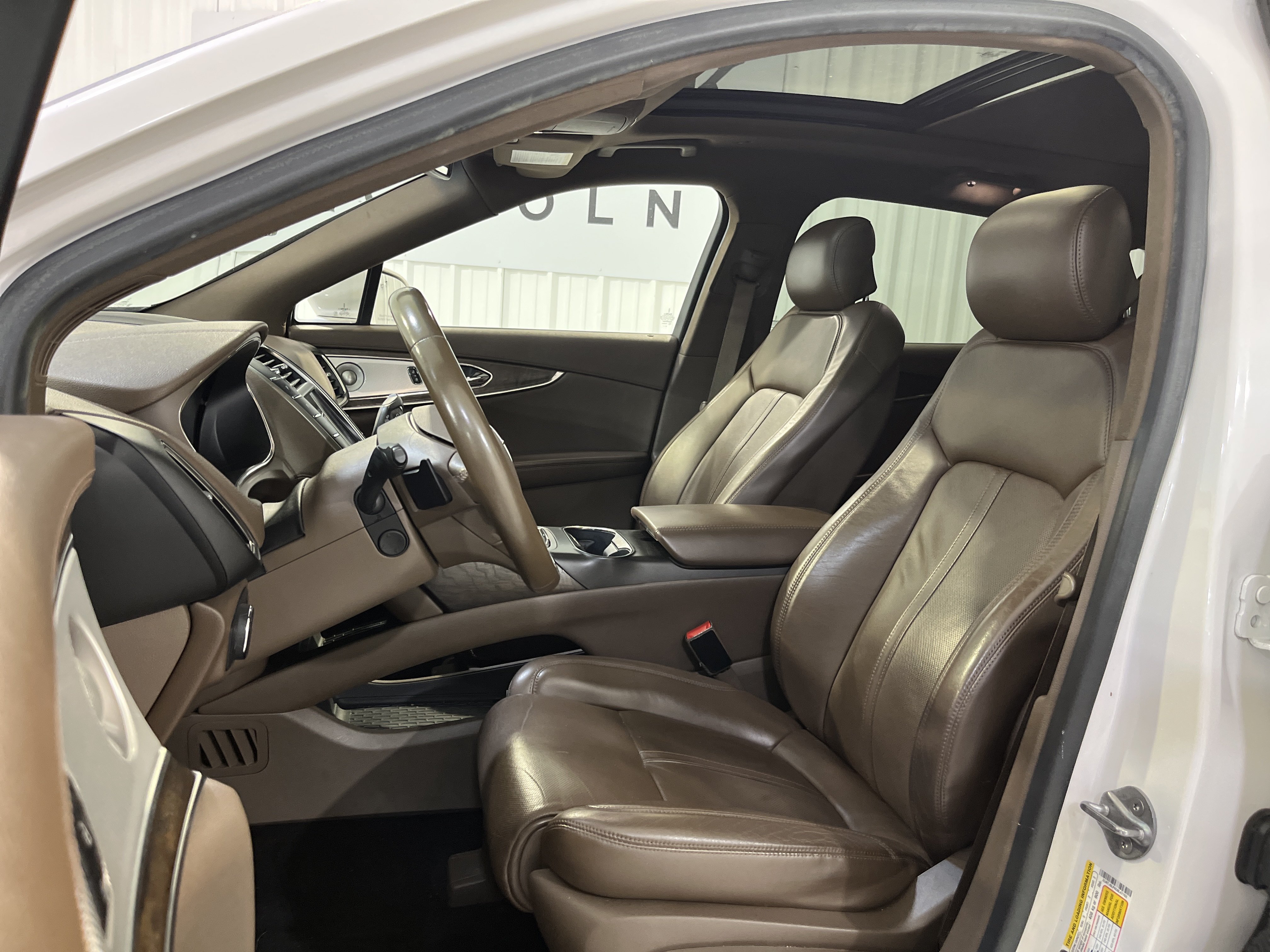 Used 2016 Lincoln MKX Reserve w/ Luxury Package AWD/4WD image 10