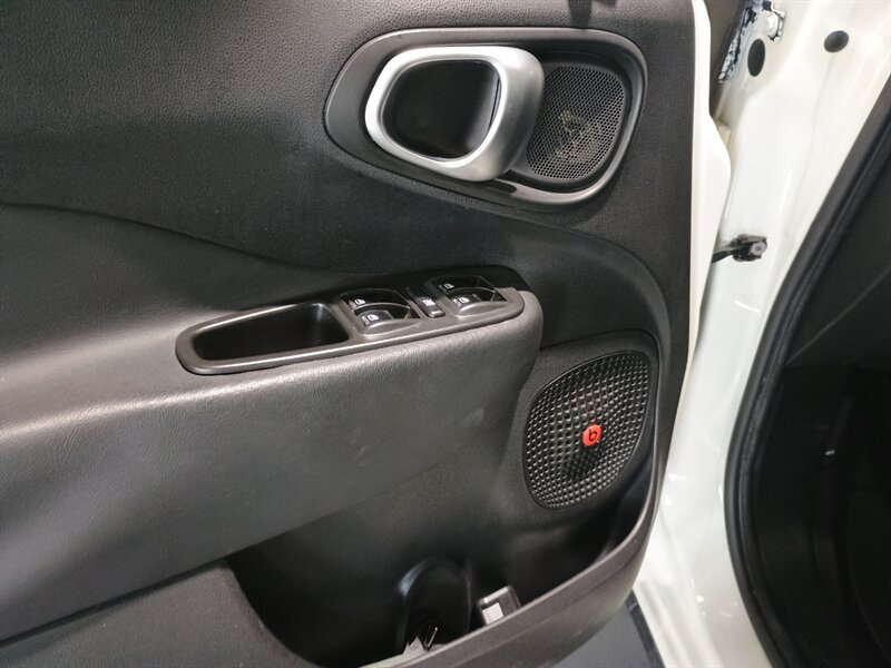Used 2015 FIAT 500L Trekking FWD image 12
