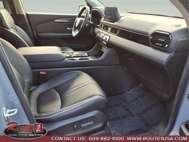 Used 2025 Honda Pilot Elite image 11