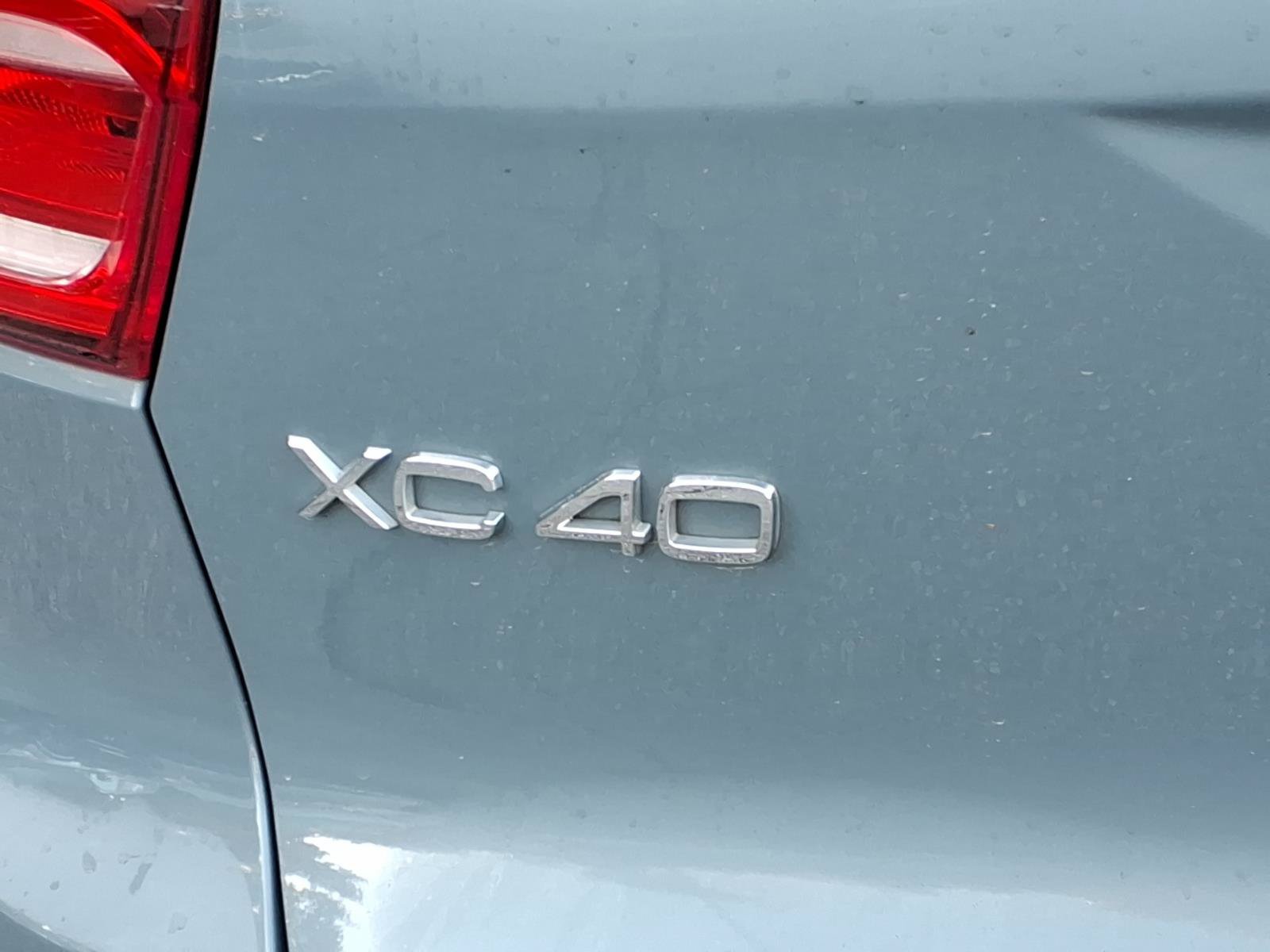 Used 2020 Volvo XC40 T5 Momentum w/ Protection Package Premier AWD/4WD image 5