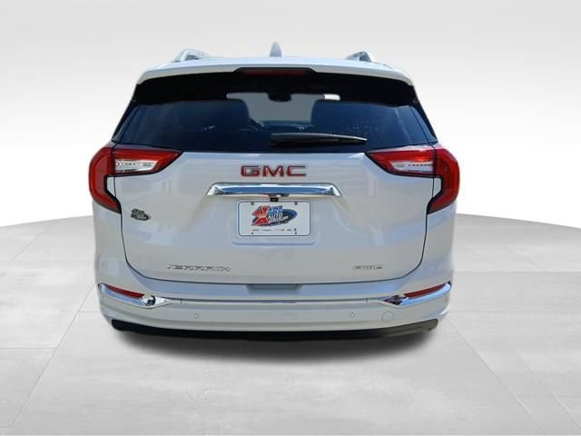 Certified 2022 GMC Terrain Denali w/ Denali Premium Package AWD/4WD image 4