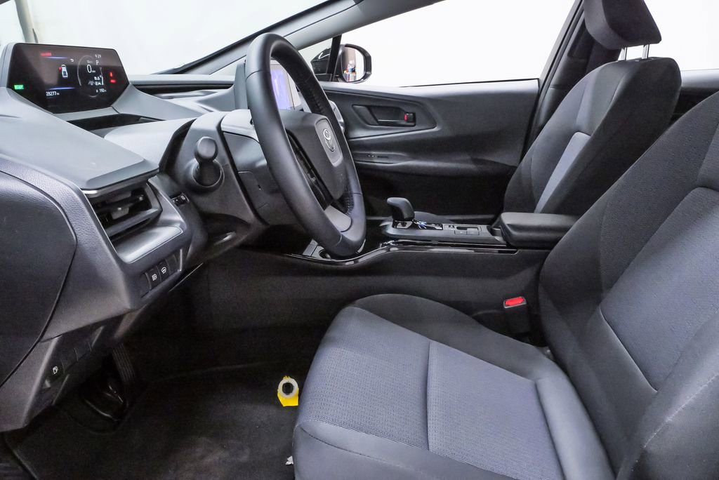 Used 2024 Toyota Prius LE FWD image 9