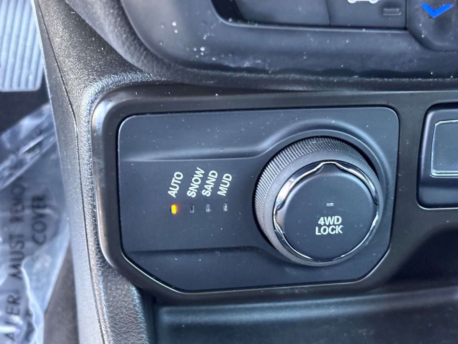 Used 2023 Jeep Renegade Latitude AWD/4WD image 29