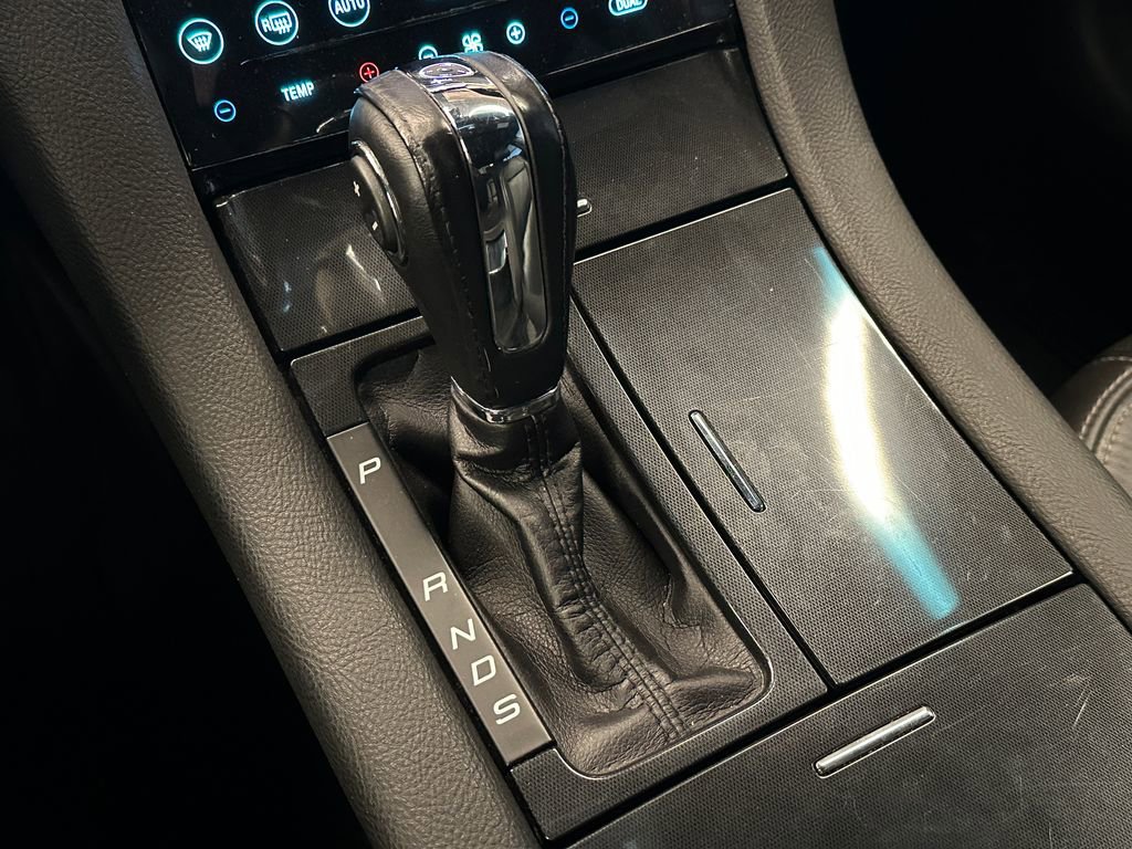 Used 2018 Ford Taurus Limited FWD image 16