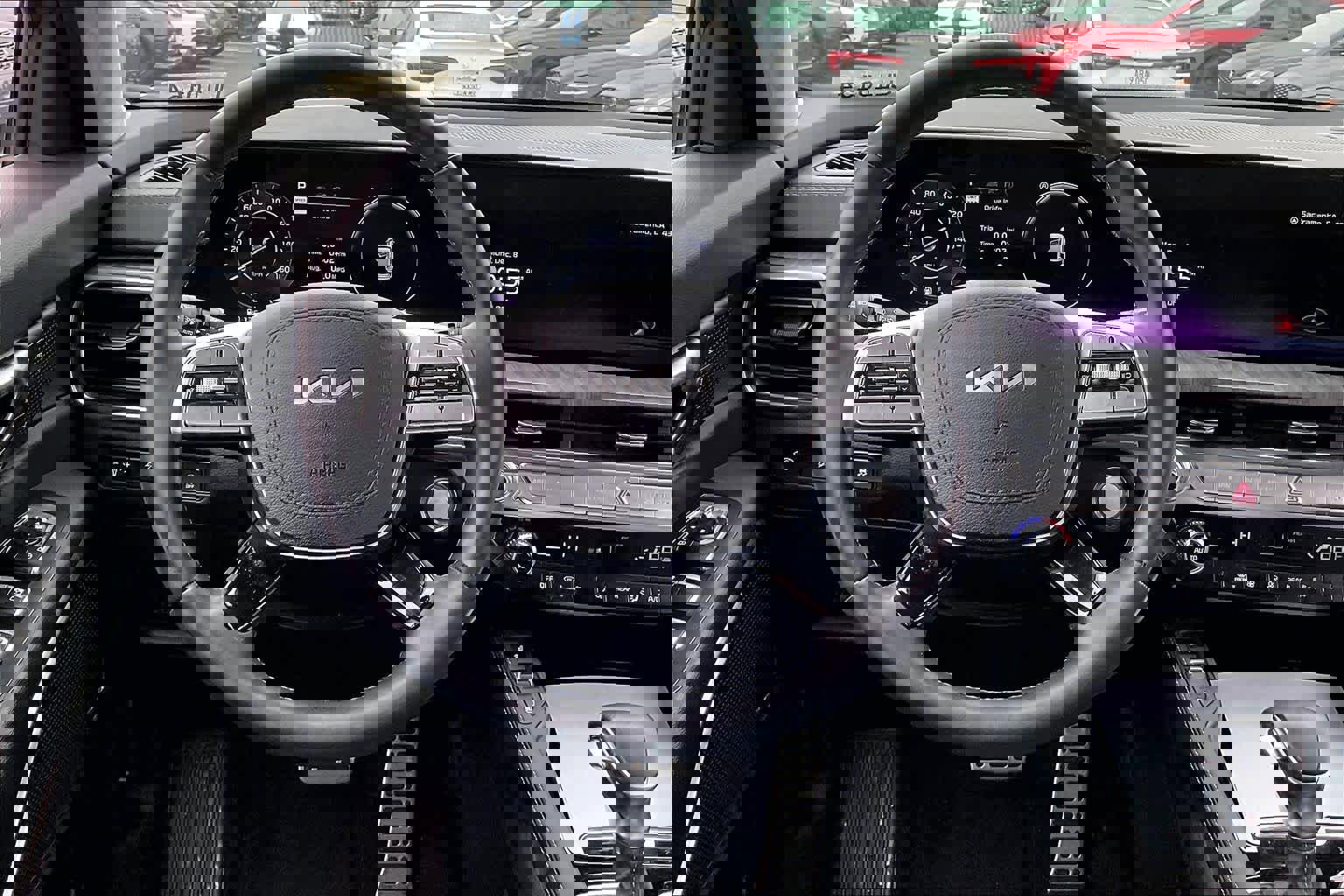 Used 2024 Kia Telluride SX Prestige w/ Towing Package image 8